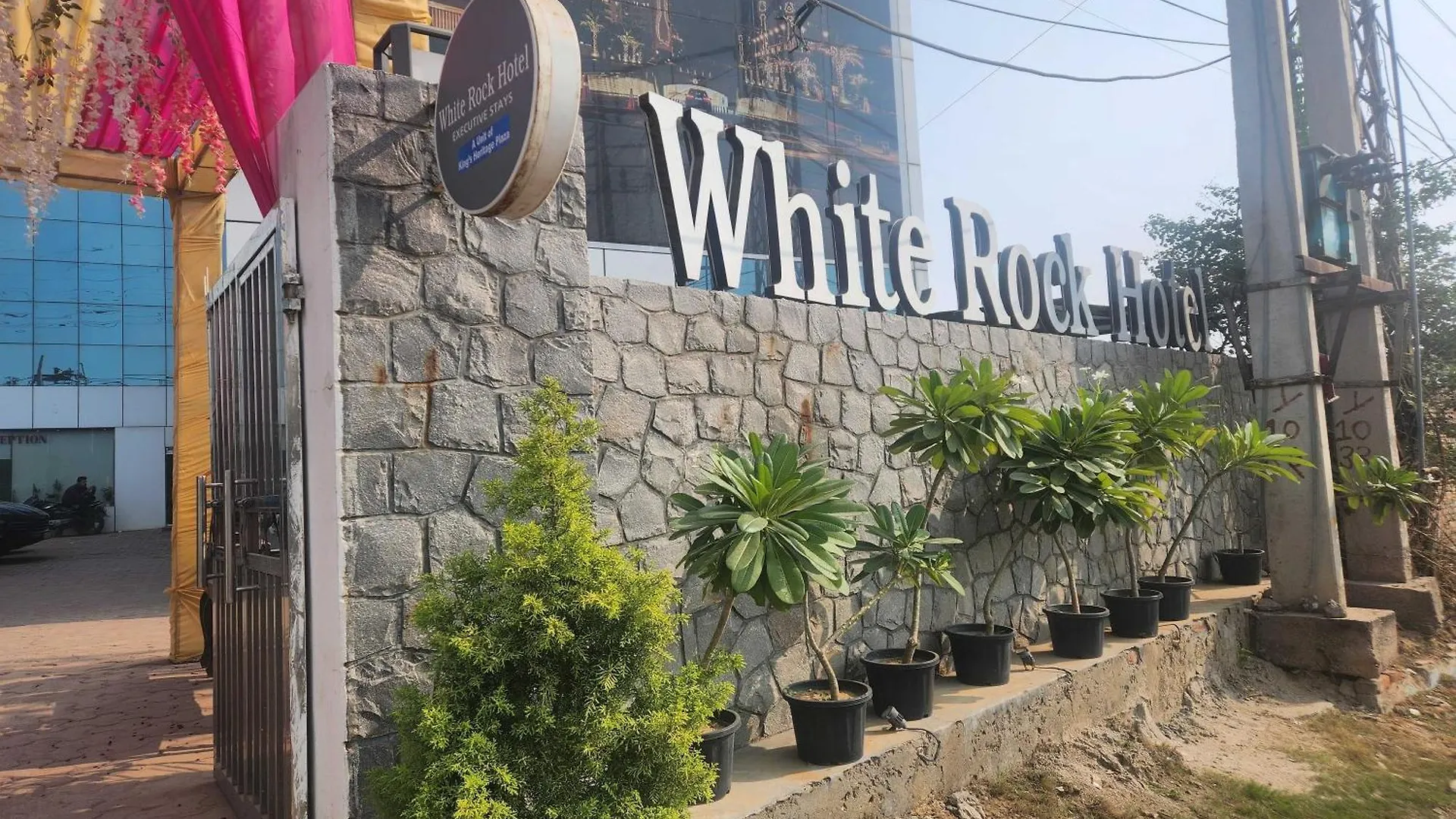 White Rock Hotel Gurgáon