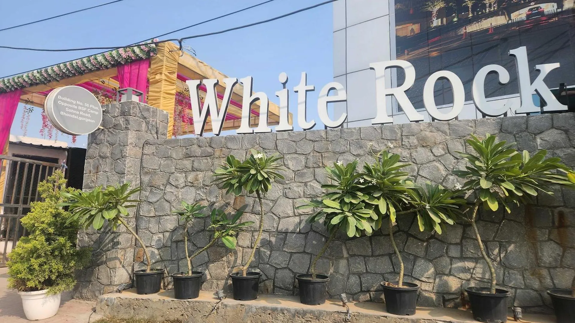 White Rock Hotel Gurgáon